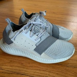 Gray under armour sneakers size 6.5